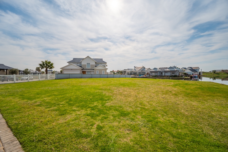 5 Bedroom Property for Sale in Marina Martinique Eastern Cape